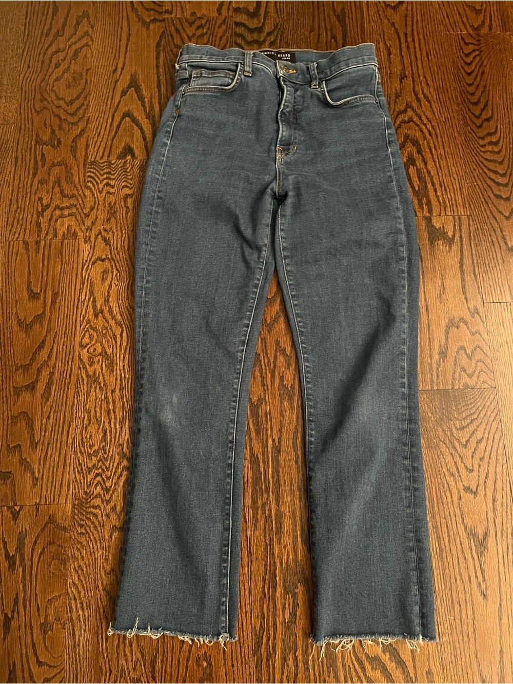 Veronica Beard Ryleigh Cropped Straight-Leg Jeans in Faded Blue